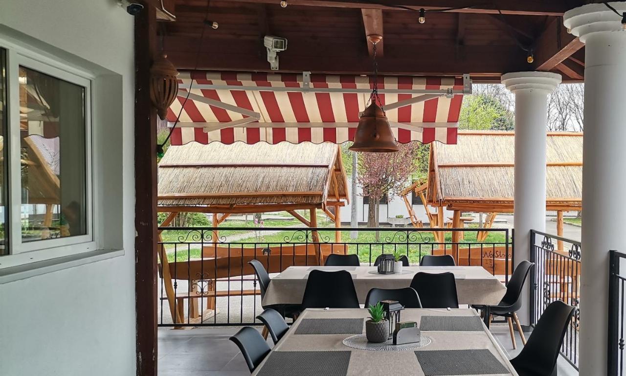 No Stress Panzio-Pizzeria-Sporttabor Bed & Breakfast Harkany Exterior photo
