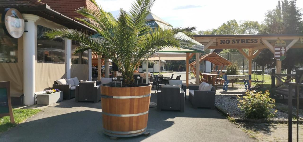 No Stress Panzio-Pizzeria-Sporttabor Bed & Breakfast Harkany Exterior photo